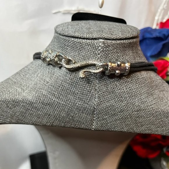 Blue Fashion Necklace Set with Matching Earrings. - Picture 3 of 3